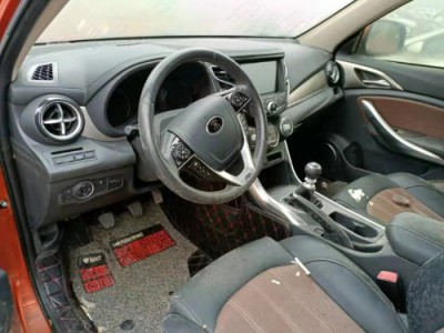 16年比亚迪宋SUV