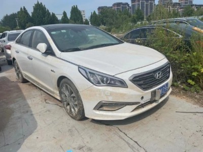 16年现代索纳塔小型车