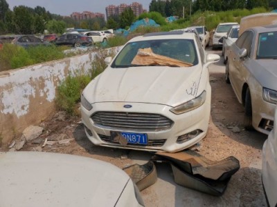 15年福特蒙迪欧小型车