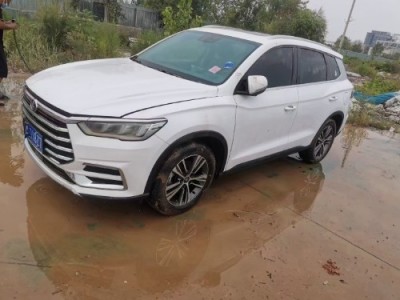 20年比亚迪宋小型车