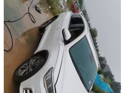 20年比亚迪宋小型车