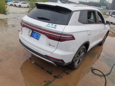 20年比亚迪宋小型车