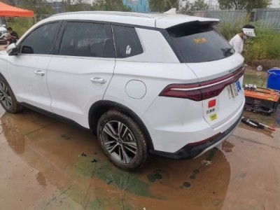 20年比亚迪宋小型车