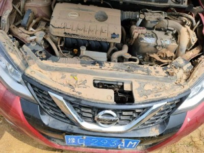 20年日产骐达小型车