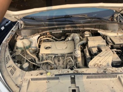 16年现代途胜小型车