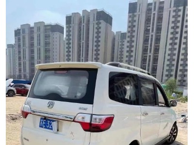 16年北汽威旺威旺M35小型车