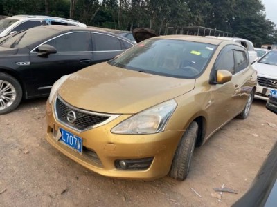 12年日产骐达小型车