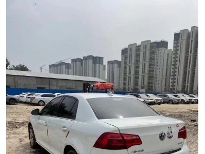 14年大众宝来小型车