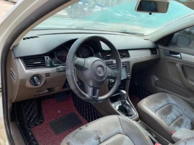14年大众宝来小型车