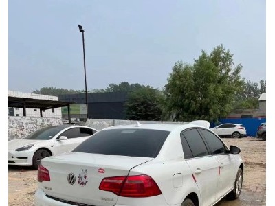 14年大众宝来小型车