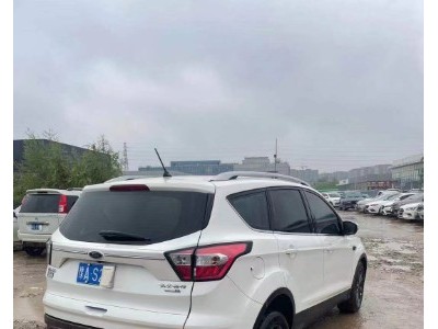 20年福特翼虎小型车