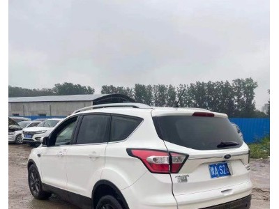 20年福特翼虎小型车