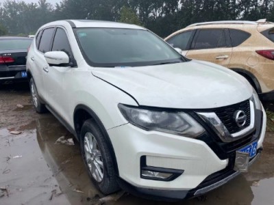 17年日产奇骏小型车