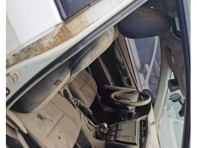 18年丰田雷凌小型车