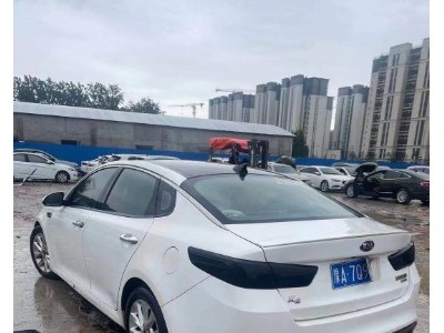 16年起亚起亚K5小型车
