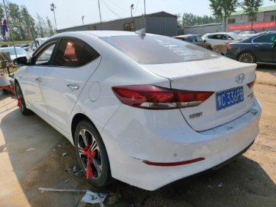 18年现代领动小型车
