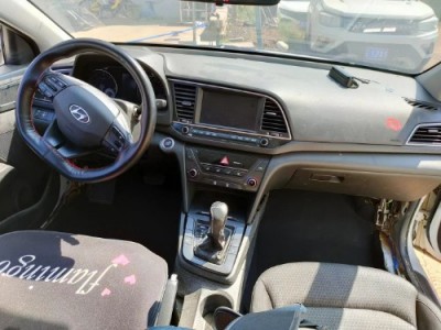 18年现代领动小型车