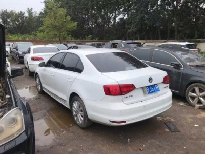 16年大众速腾小型车