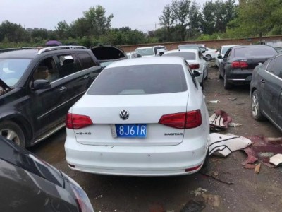 16年大众速腾小型车