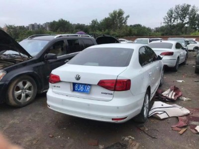 16年大众速腾小型车