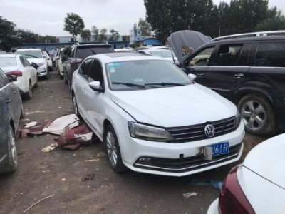 16年大众速腾小型车