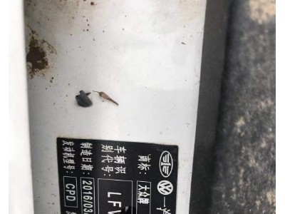 16年大众速腾小型车