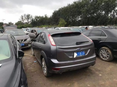 11年福特福克斯小型车