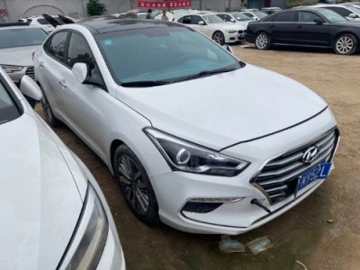19年现代名图小型车