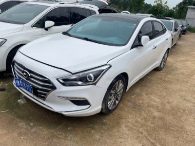 19年现代名图小型车