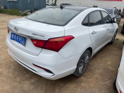 19年现代名图小型车