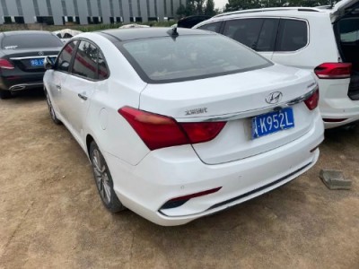 19年现代名图小型车