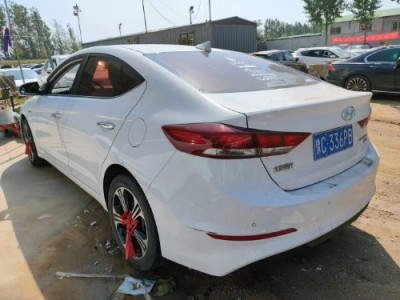 18年现代领动小型车