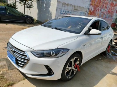 18年现代领动小型车