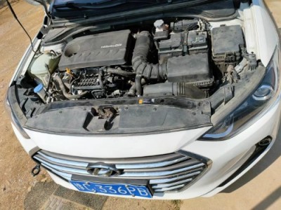 18年现代领动小型车