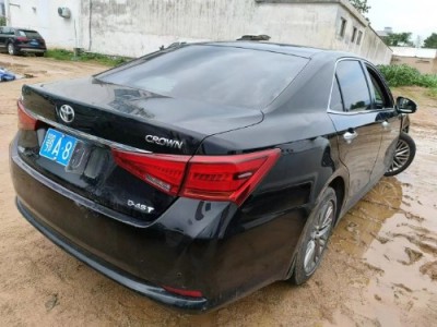 18年丰田皇冠小型车