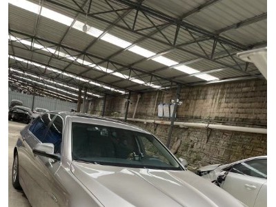 17年宝马宝马1系小型车