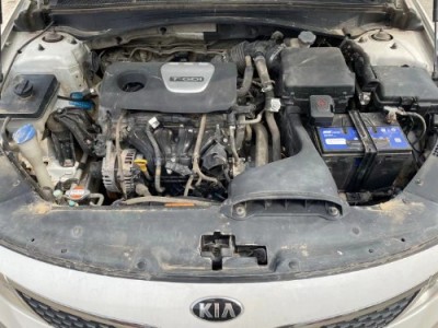 16年起亚起亚K5小型车