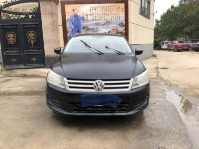 14年大众桑塔纳小型车