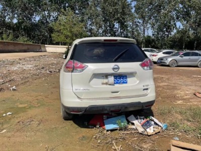 16年日产奇骏小型车