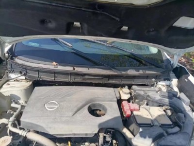 16年日产奇骏小型车