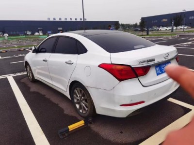 15年现代名图小型车