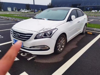 15年现代名图小型车