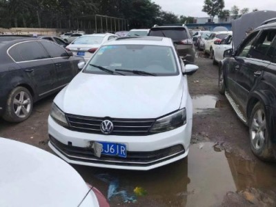16年大众速腾小型车