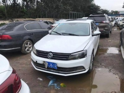 16年大众速腾小型车