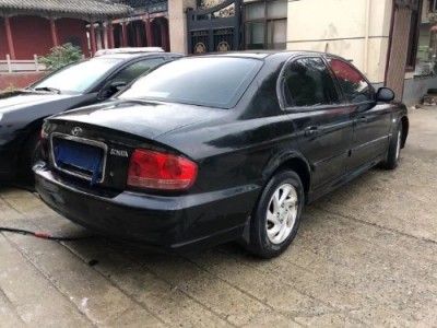 07年现代索纳塔小型车