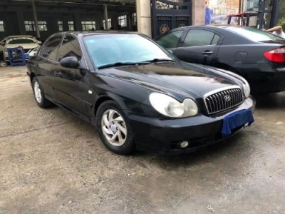 07年现代索纳塔小型车