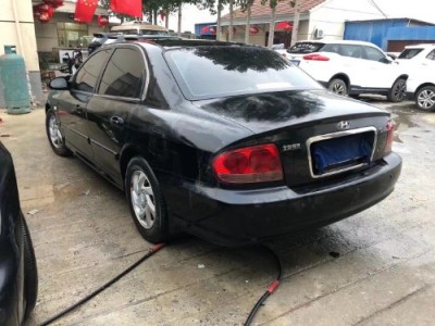 07年现代索纳塔小型车