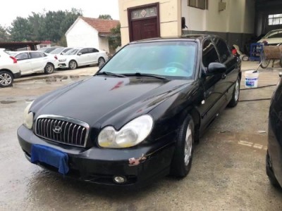 07年现代索纳塔小型车