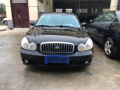 07年现代索纳塔小型车