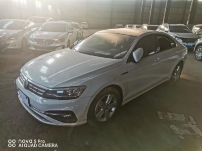 20年大众凌渡小型车